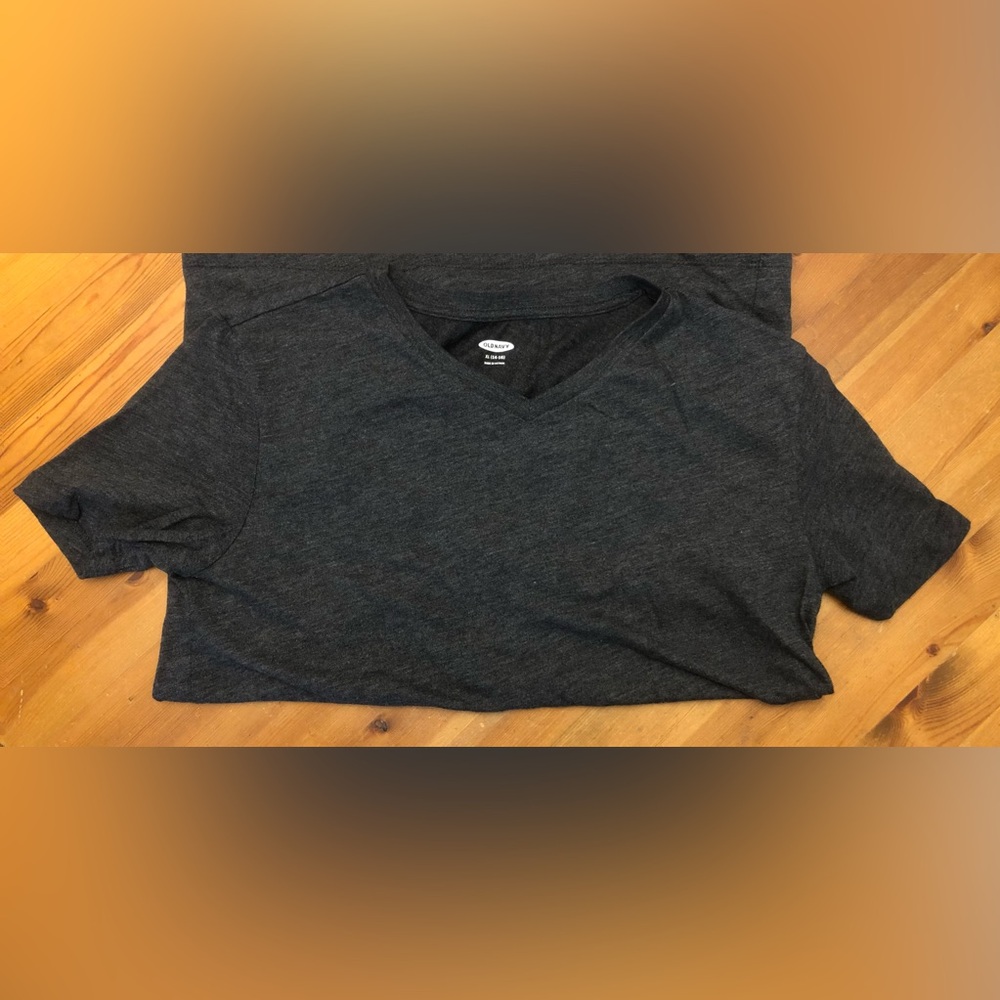 Boys Childrens Place vneck tee shirt